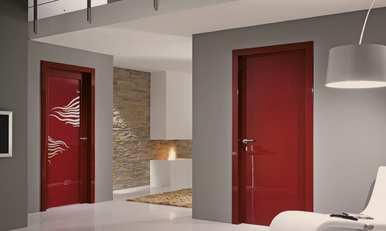 Красные межкомнатные двери в интерьере1